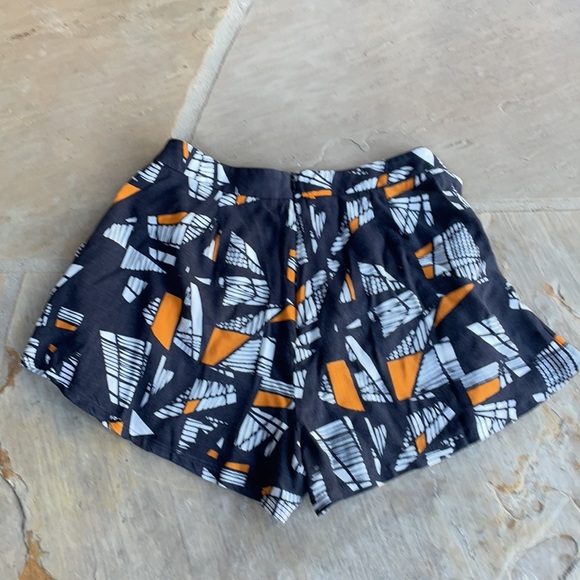 Lush Geometric Black, Yellow & White Pleated Shorts M - Picture 3 of 7